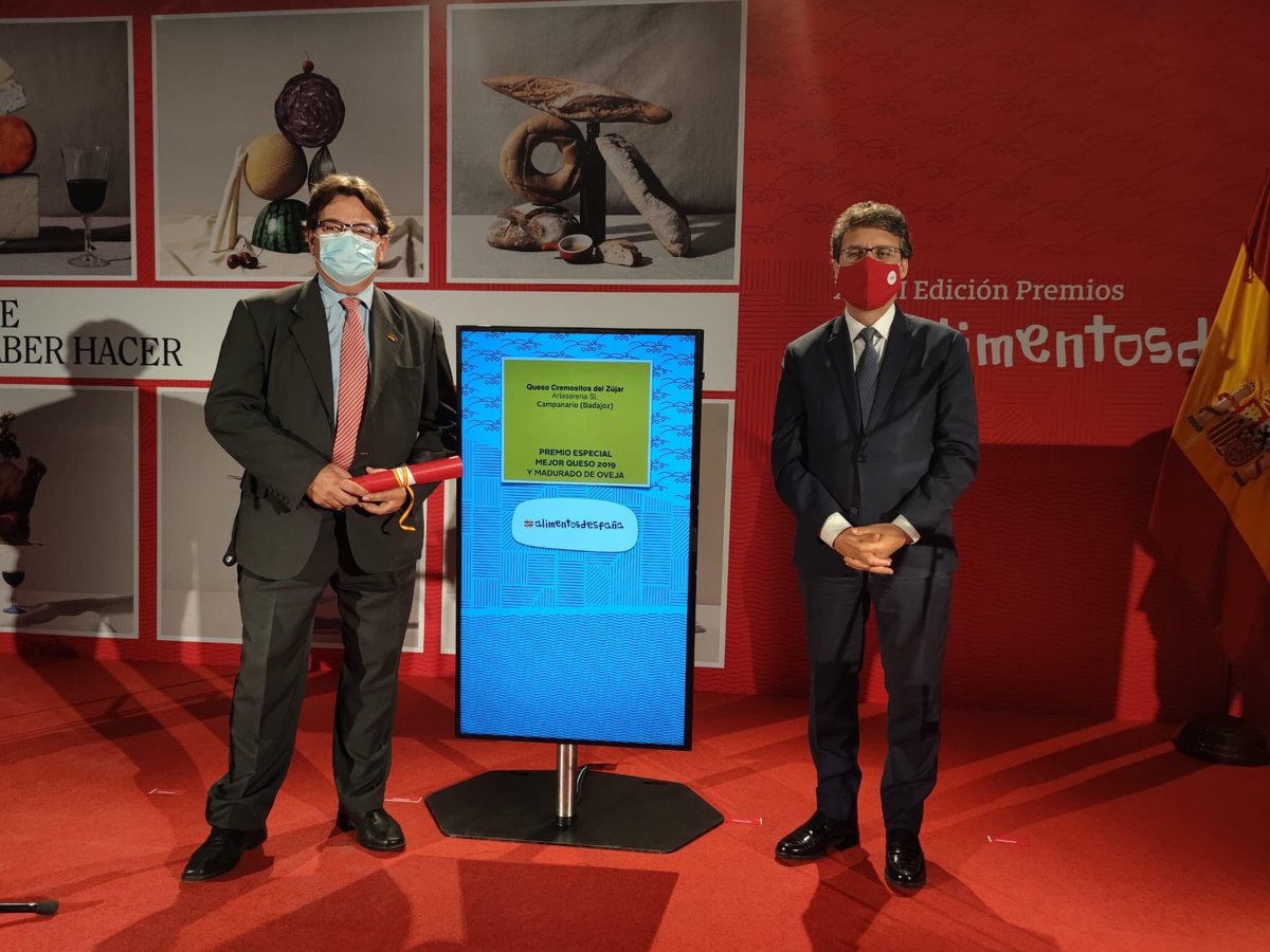 El Queso "Cremosito del Zújar" ha sido galardonado con el PREMIO ESPECIAL de Campeón de Campeones , MEJOR QUESO DE ESPAÑA 2019-2020 , dentro de los Premios Alimentos de España Mejores Quesos , otorgado por el Ministerio de Agricultura y Pesca.