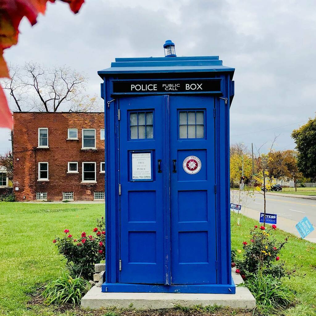 Another space, another time. Back in that Detroit state of mind. #detroit #tardis #tardisblue #detroitstateofmind #detroittechno #detroit2020 instagr.am/p/CG0cQH-gBNn/
