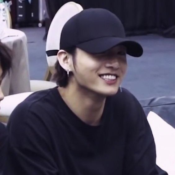 Hi, guyss 
Gue newbie :)

Mutualan?rt/like
Fambest?dm!

Let's be friend ?

#roleplayer #roleplayerindonesia #roleplayerkpop #RoleplayIndonesia #roleplay