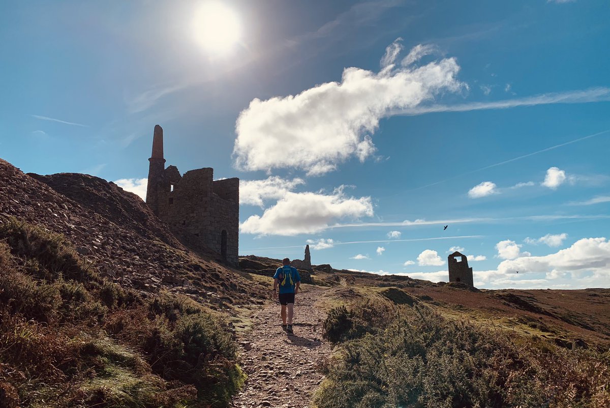 DebCongram's tweet photo. Take me back to the path 🌞🥾🥾 @swcoastpath #daydreaming #octobersun #cornwall https://t.co/qsDvzpA4bv