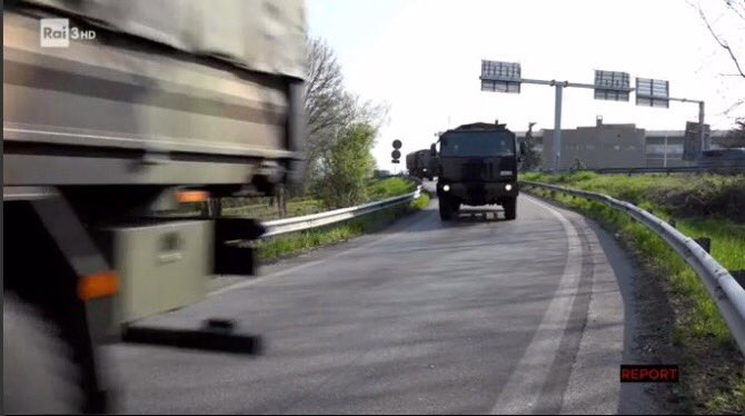 TommyVicenza's tweet photo. Nel periodo più nero dell’emergenza Covid, quando le bare dei morti di Bergamo venivano portate via dai camion dell’esercito, in Regione #Lombardia era quasi impossibile sottoporsi a un tampone. E così alcuni sindaci coraggiosi hanno deciso di fare da soli. #Report https://t.co/7F3Zv36bpg