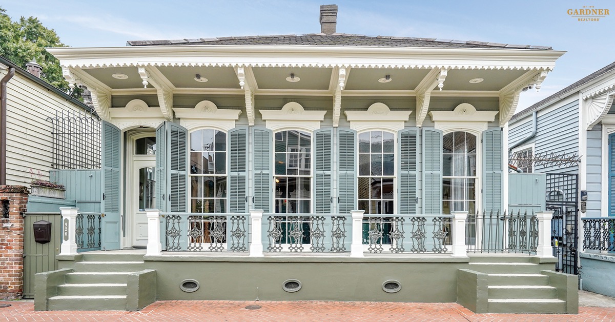 Prepare to be enchanted! ✨
.
.
Choose from one of three amazing porches to enjoy some late afternoon people watching 😏Light fills the rooms as it pours in through floor to ceiling windows. 
.
.
Check out more photos at the link below! 🤩
bit.ly/926StPeterStre…