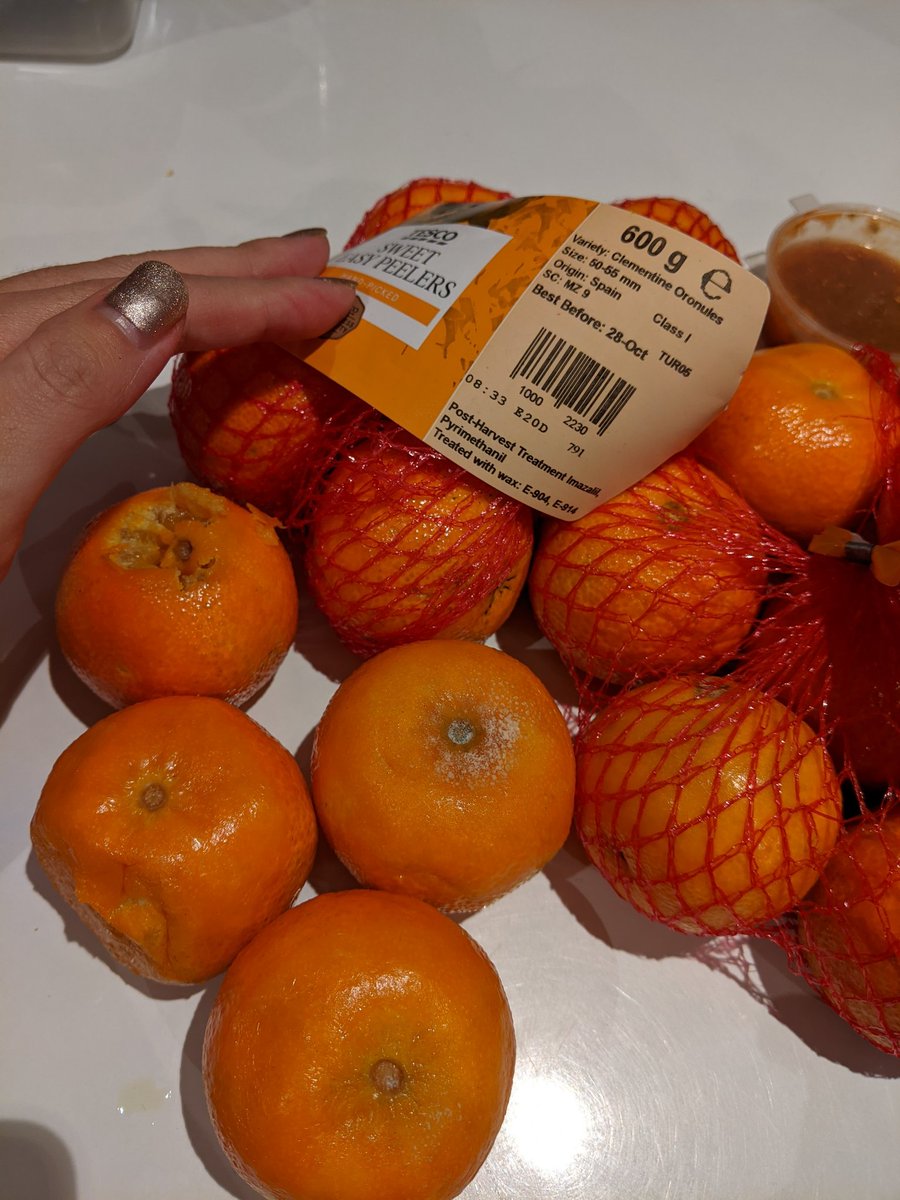DJYummy's tweet photo. @Tesco I bought 2 sweet easy peelers by delivery but both are rotten. Best Before Dated 28th. https://t.co/V96ENc62HN