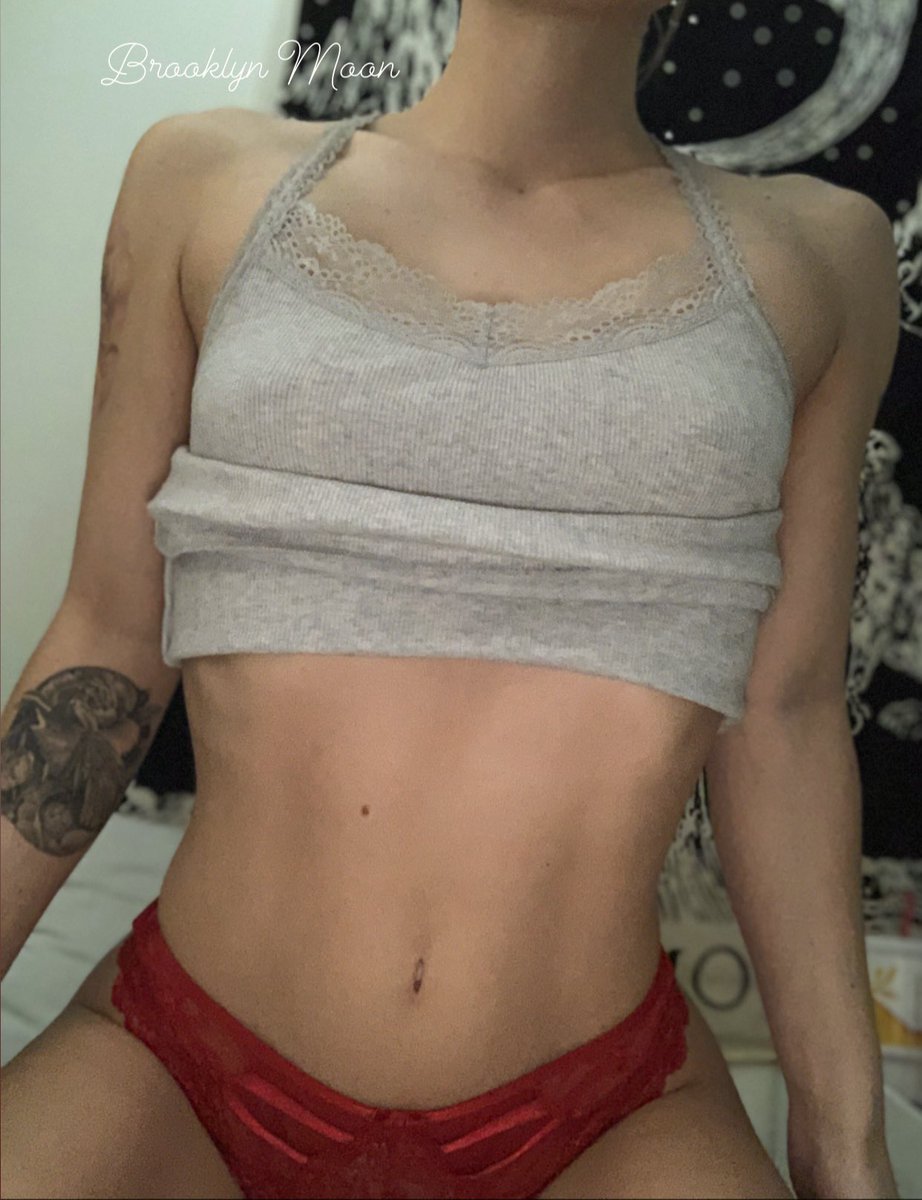 brooklynpeach1's tweet photo. @xxwitchytoesxx @rachel20758892 Felling like I should make some content. Any requests? 💋 https://t.co/yQ2PI8fvh1