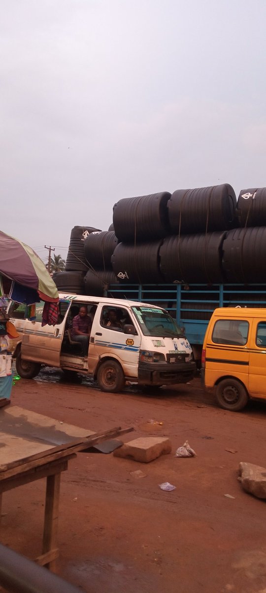 quanzept's tweet photo. This is Sango Ogun State. I spent 2hours in the traffic due to bad road. The granite is what @dabiodunMFR
Put there past one week to appease #EndSARS protesters... today 26th October the hardship continues... @Gidi_Traffic.... 

#EndSARS https://t.co/HYWrTCgZb3