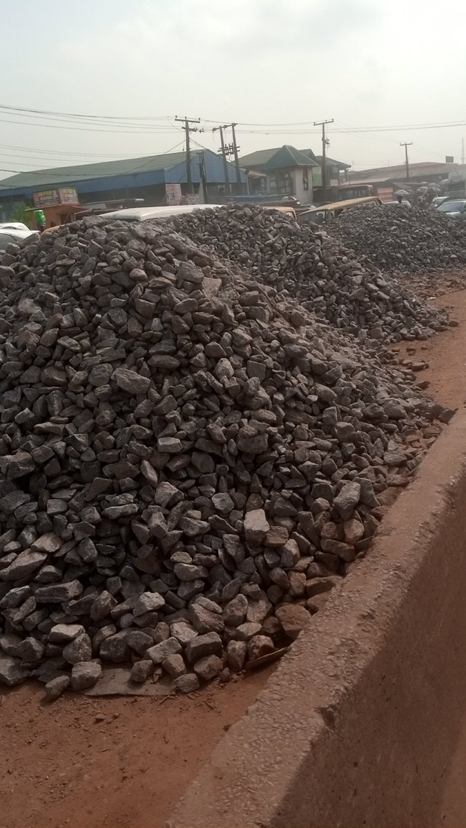 quanzept's tweet photo. This is Sango Ogun State. I spent 2hours in the traffic due to bad road. The granite is what @dabiodunMFR
Put there past one week to appease #EndSARS protesters... today 26th October the hardship continues... @Gidi_Traffic.... 

#EndSARS https://t.co/HYWrTCgZb3