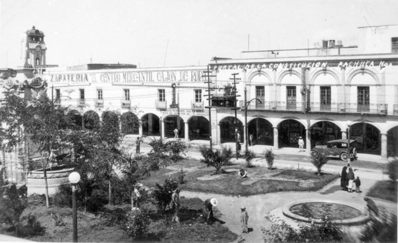 PachucaVIVE's tweet photo. #PachucaEnElTiempo ⌛ Así se veía plaza Constitución del Centro Histórico de nuestra la Bella Airosa en 1920.

📸 INAH https://t.co/TEWKbAlV8g