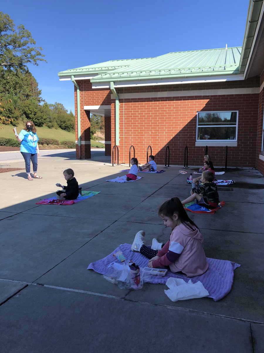 Kindergarten students <a href="/ScottsRidgeES/">Scotts Ridge ES</a> enjoy a socially distanced mask break and snack while listening to <a href="/MrsMorganKclass/">Kayla Morgan</a>