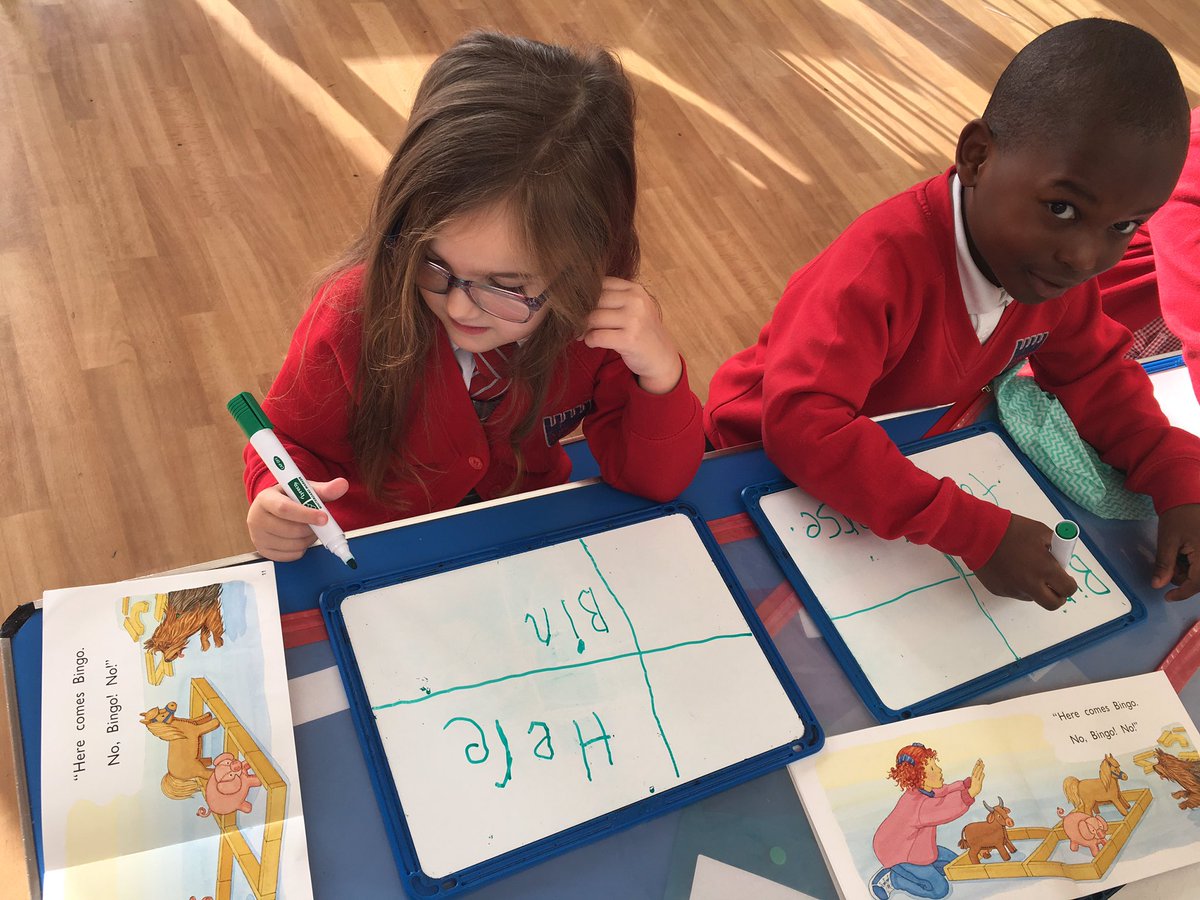 AntoninePrimary's tweet photo. Word bingo with P2 today during our daily supported reading lessons #wordworkout https://t.co/94Yi5O1KEN