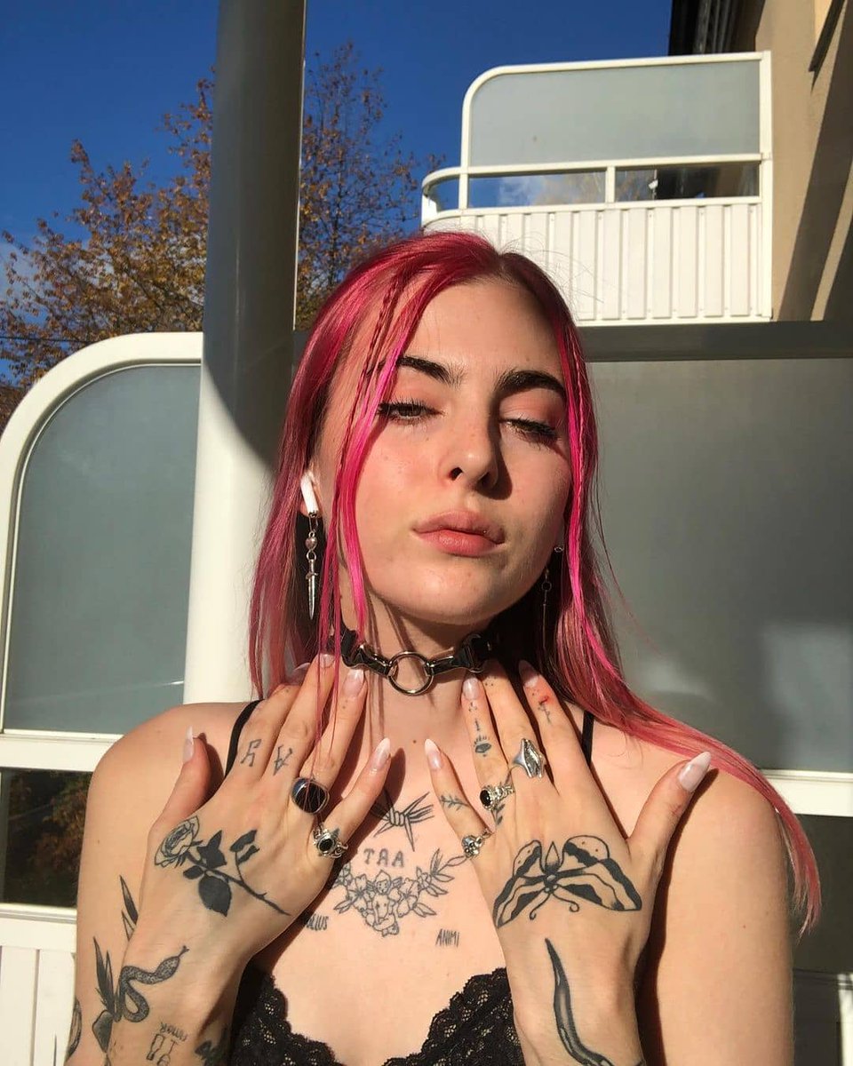 nudeelandd's tweet photo. https://t.co/KHL4s9ssyO