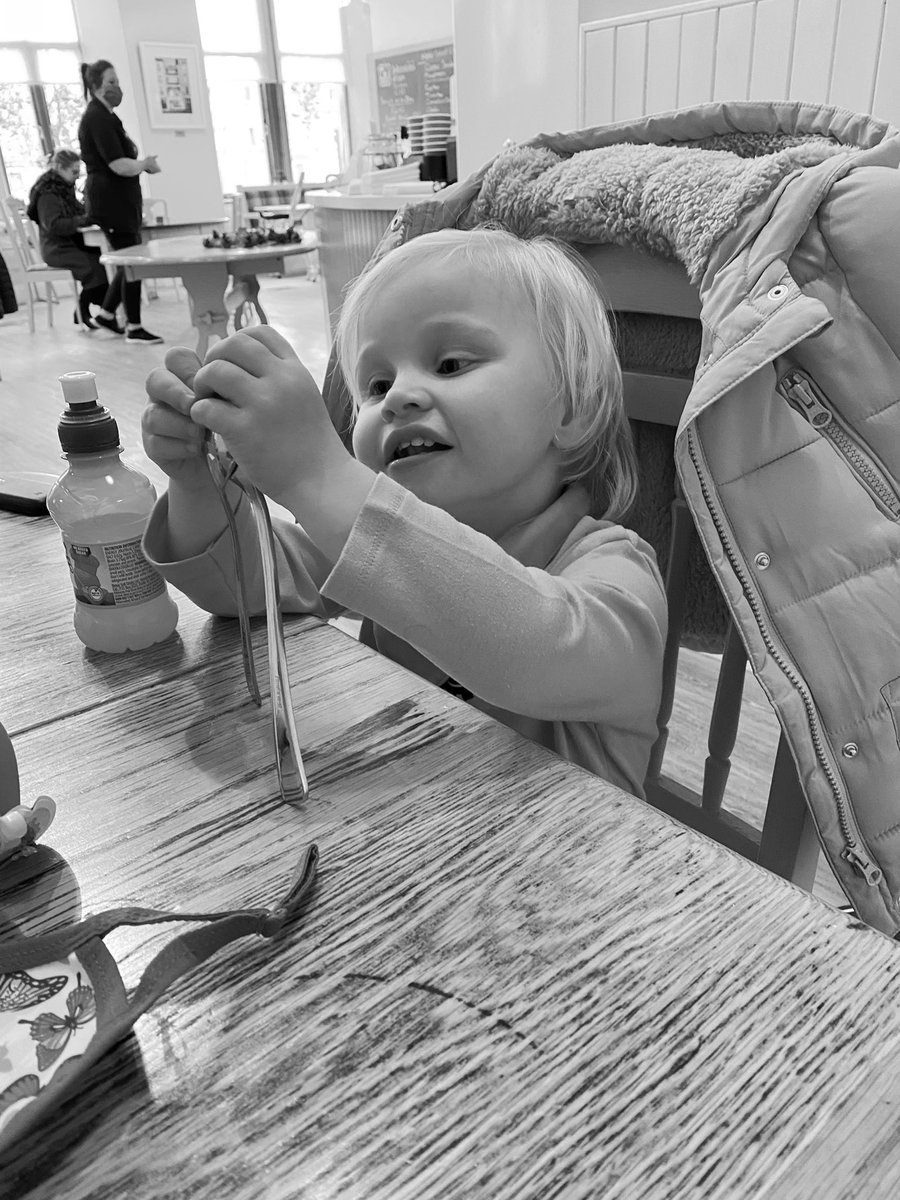EfkProfessional's tweet photo. @EfkProfessional Mum &amp; Daughter time lunch &amp; shopping 🛍 #johnstonsofelgin #hawick #tweed #tweedhat #shopping #shoplocal #style https://t.co/N9TdK8vUx3
