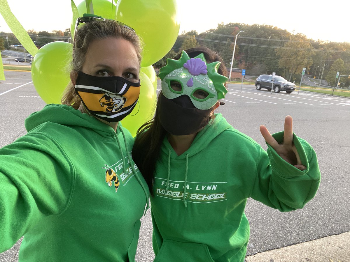 MrsMyersFLMS's tweet photo. Basalis swarm is the BEST swarm! Inducting some awesome new kiddos at the drive-by swarm reveal! #basalis #FLHornets https://t.co/DSJA7GLp8f