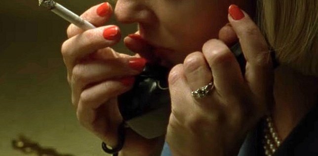 youaretrembling's tweet photo. #CarolInDetails
The hands telling us a story..
Before the pain, her hands are fixed,always with enamel and outlined, after her forced separation from Therese, we see Carol's hands without their usual fiery red nails...without courage, without strength, she is devastated!
#Carol❤️ https://t.co/0O7yXyRsxy
