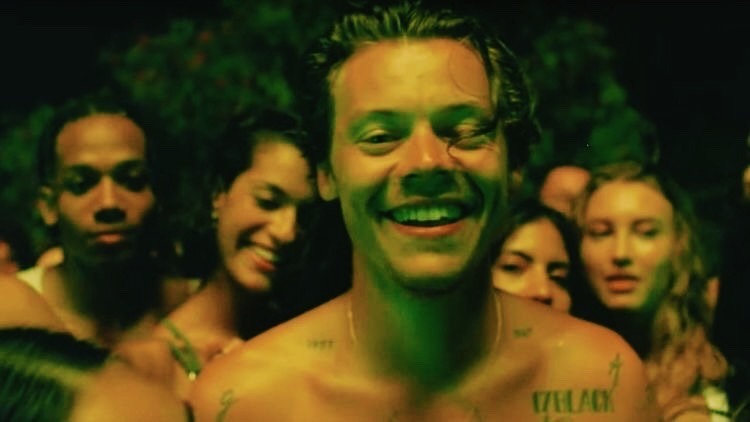 hrystlt's tweet photo. harry styles • fine line era. https://t.co/yoOhvSU0Ue