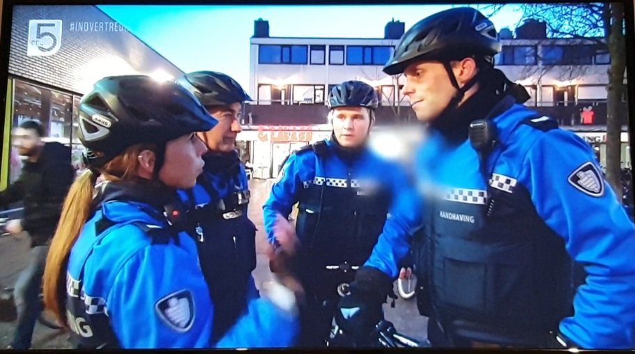 JeugdboaTA's tweet photo. Zojuist de uitzending #InOvertreding op RTL5 gezien? Hierin lieten collega Jos ( @wijkBOAWoenselN ) jeugdboa Ilse, Niels (wijkboa Tongelre) en ik zien wat we zoal tijdens onze surveillance meemaken. https://t.co/gDlR2XicWG