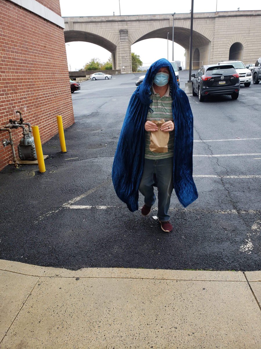 monk11594's tweet photo. I’m officially trash. Couldn’t find my hoodie so I improvised for work. https://t.co/dnE07VFyRA