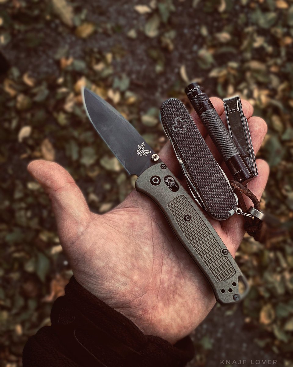 KnajfLover's tweet photo. Minimalist carry... 😎
————————————————
#edc #everydaycarry #knife #knives #benchmade #benchmadebugout #benchmadeknives #victorinox #maglite #knajflover #edcskcz #mysharpstory https://t.co/b4SpBk1QLf