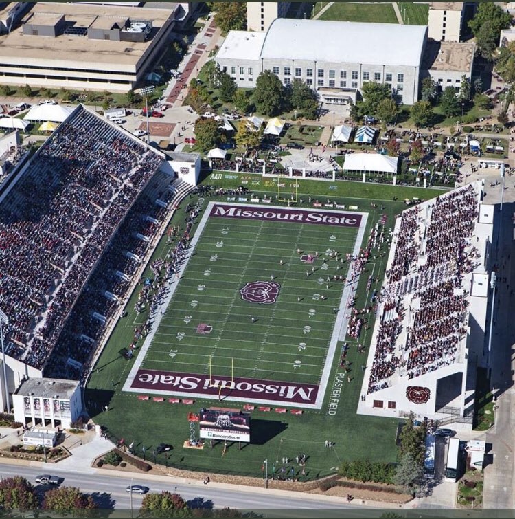 Freshie_Lologo's tweet photo. After a great talk with coach @RonnieFouch I am blessed to say that I have received my first offer to Missouri state university #wakethebears🐻@SDmesafootball https://t.co/YjTJUwjWpo