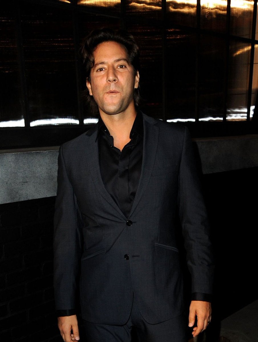 Ian wearing a suit; an extremely necessary thread