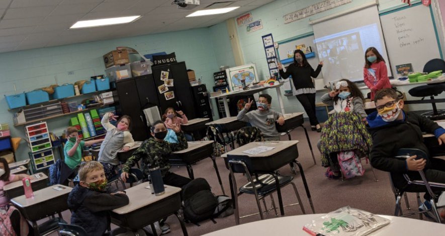 Mrs_Detres's tweet photo. What a great way to start the week...third graders in-person and remotely! The comment that made my day, “It’s like we’re all together, but we’re not.” Yes! Children always know how to make the best of any situation. ❤️ #patriotpride135 @Liberty_D135 #OSD135 https://t.co/Wxg9l7EC7o