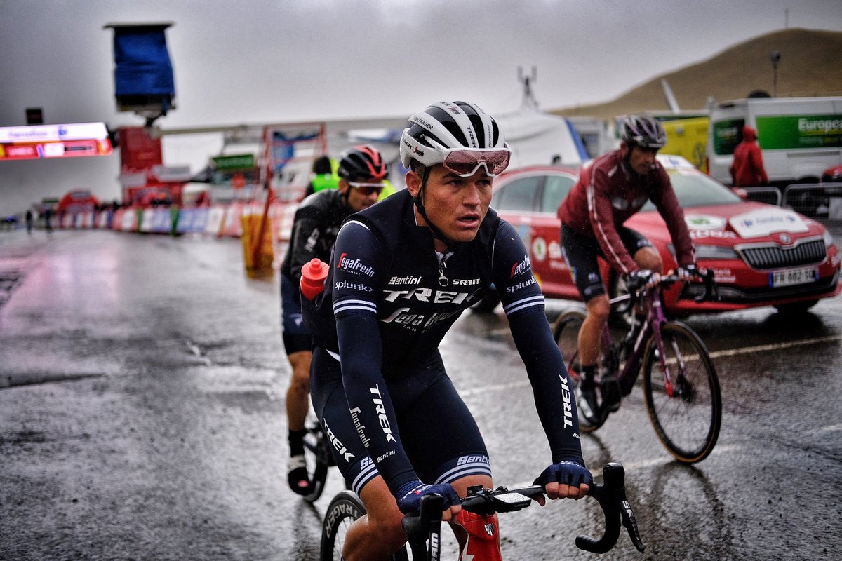 AlejandroKero's tweet photo. ¿Será @RichardCarapazM el vencedor de la #LaVuelta20?
Yo apostaría a k sí. Ayer demostró la misma fortaleza física y mental con la k me deslumbró cuando más brilló en el pasado #Tour20.
Hagan sus apuestas. https://t.co/Mg2IR91aYq