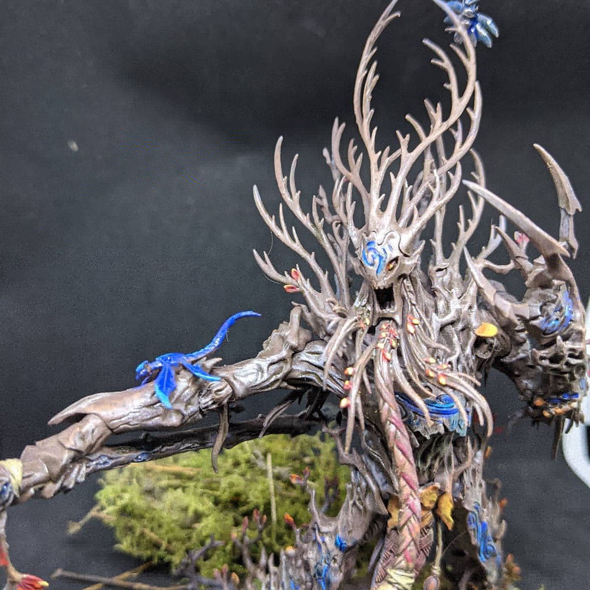 VASpaint's tweet photo. #sylvaneth #eavymetal #gamesworkshop #WarhammerCommunity #ageofsigmar #nature #treelord #painting #tabletop #gaming #Wargaming #trees #latenightthoughts https://t.co/khjEENto3b