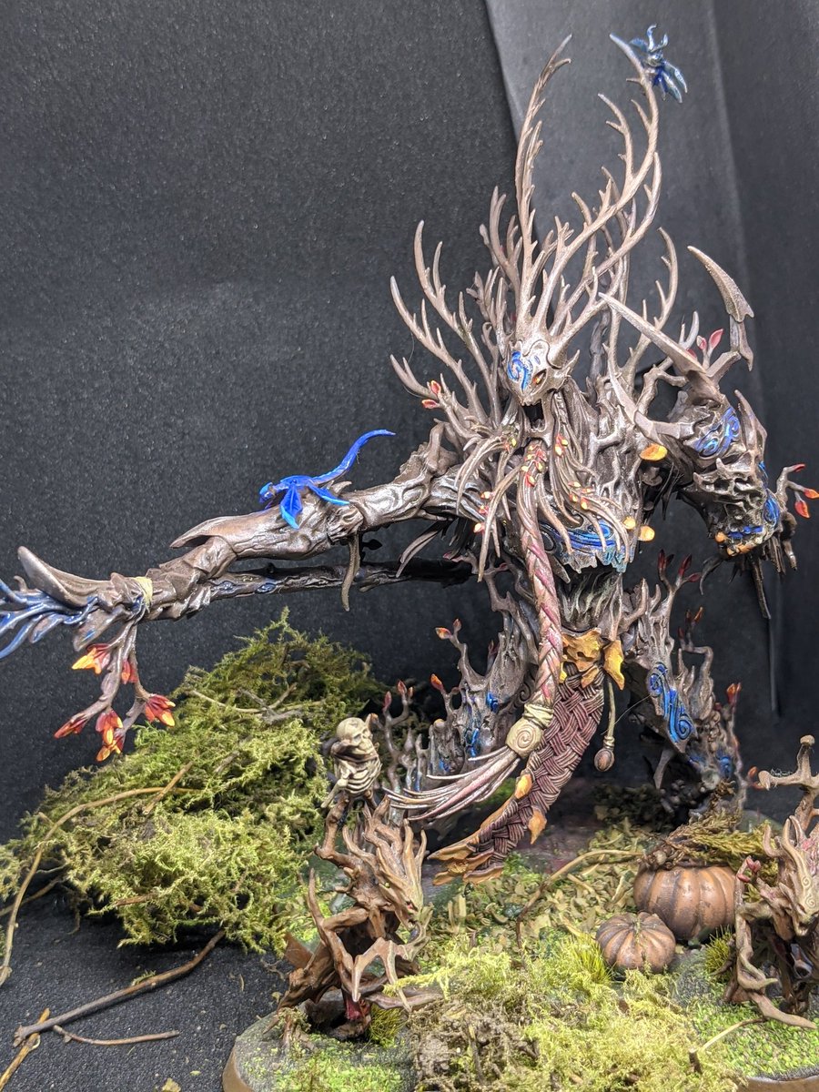 VASpaint's tweet photo. #sylvaneth #eavymetal #gamesworkshop #WarhammerCommunity #ageofsigmar #nature #treelord #painting #tabletop #gaming #Wargaming #trees #latenightthoughts https://t.co/khjEENto3b