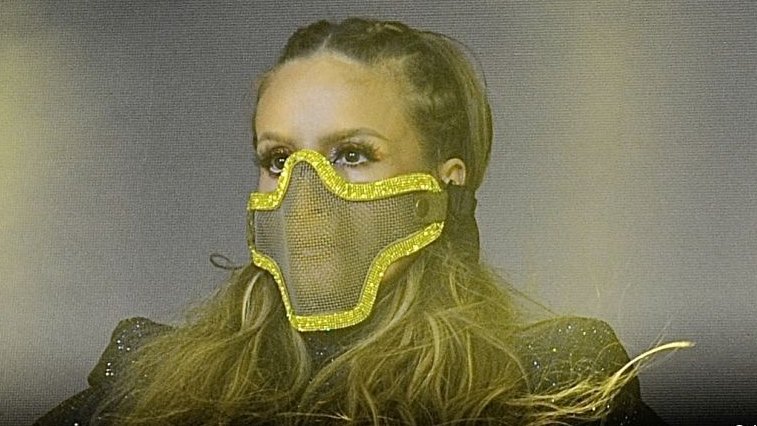 MundoLeitte's tweet photo. Há 1 ano @ClaudiaLeitte estreava a #BanderaTour". A era é marcada com o lançamento do EP "Bandera Move" e uma nova sonoridade no repertório. Foram 24 apresentações para divulgação das novas músicas e contou com participações de @Anitta, @McZaac, @IveteSangalo e @RayElIngeniero. https://t.co/KGqzZglAgY