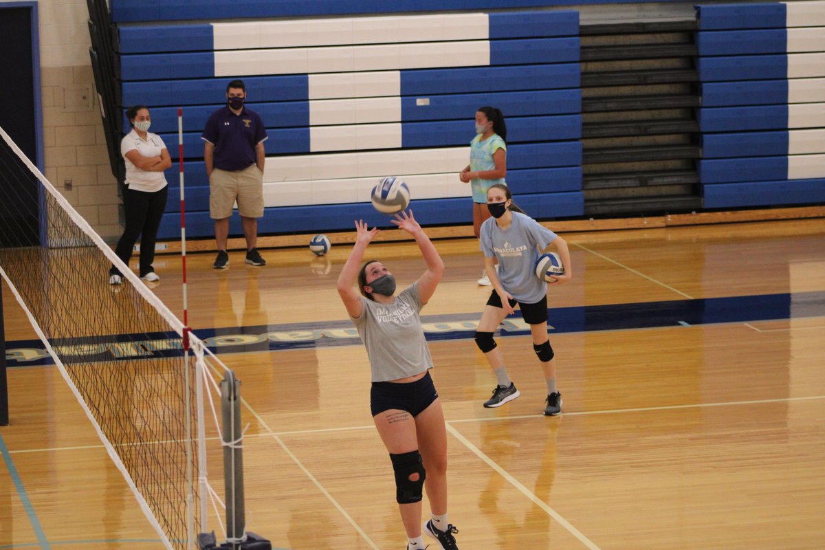 IUMightyMacs's tweet photo. Concluding our evening with a visit to the first @iuwomensvball practice of the New Year!
#gomacs #WelcomeBackMacs https://t.co/RhrflUEBvG
