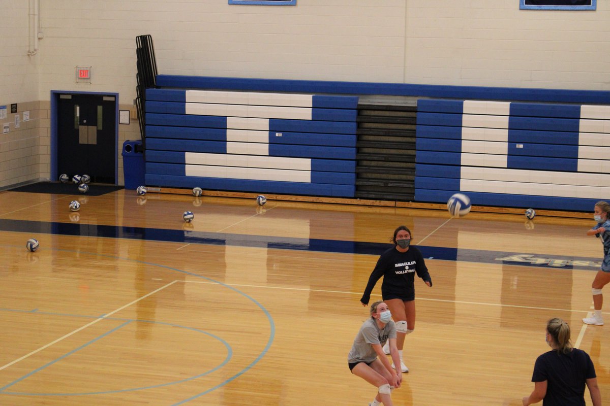 IUMightyMacs's tweet photo. Concluding our evening with a visit to the first @iuwomensvball practice of the New Year!
#gomacs #WelcomeBackMacs https://t.co/RhrflUEBvG