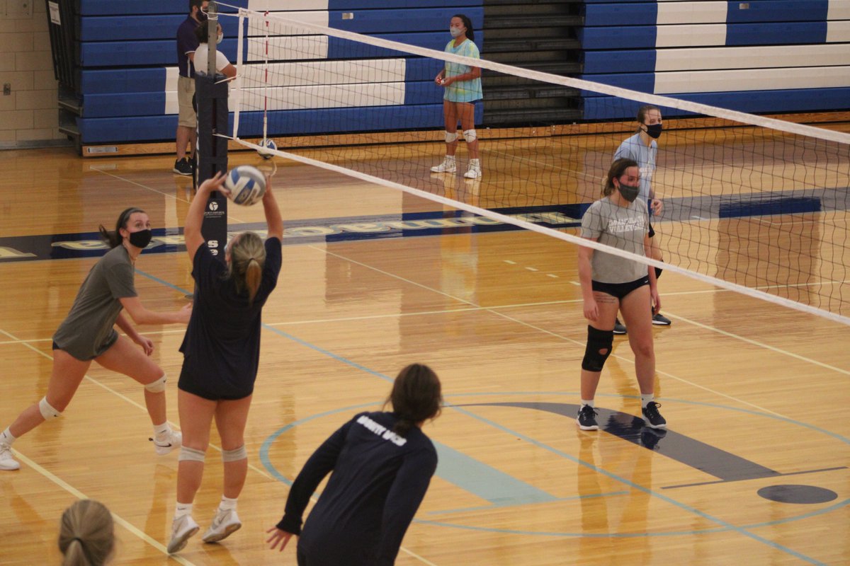 IUMightyMacs's tweet photo. Concluding our evening with a visit to the first @iuwomensvball practice of the New Year!
#gomacs #WelcomeBackMacs https://t.co/RhrflUEBvG