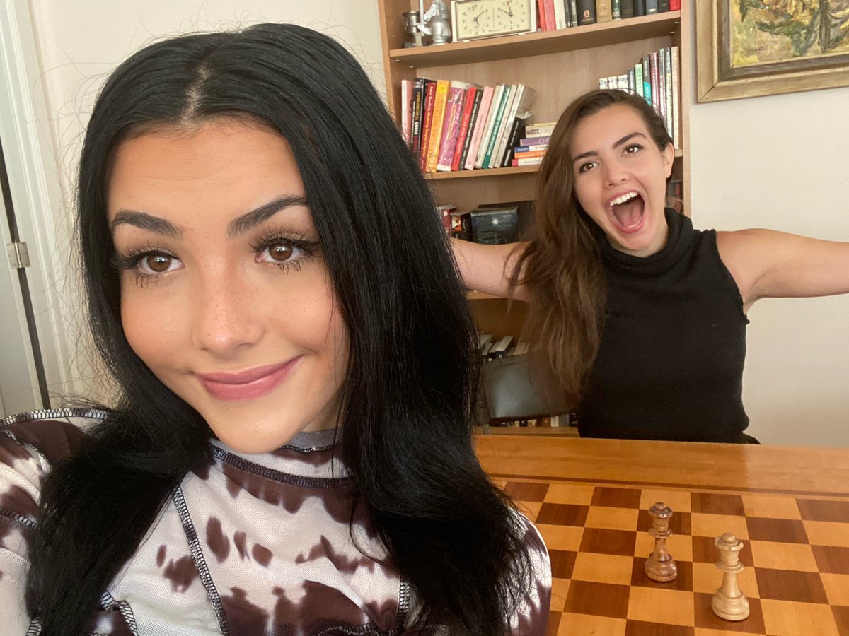 Alexandra Botez on X: WE ARE LIVE! Catching up with chat after break then  discussing the new @Netflix show #TheQueensGambit at 6 PM pacific   #sponsored  / X