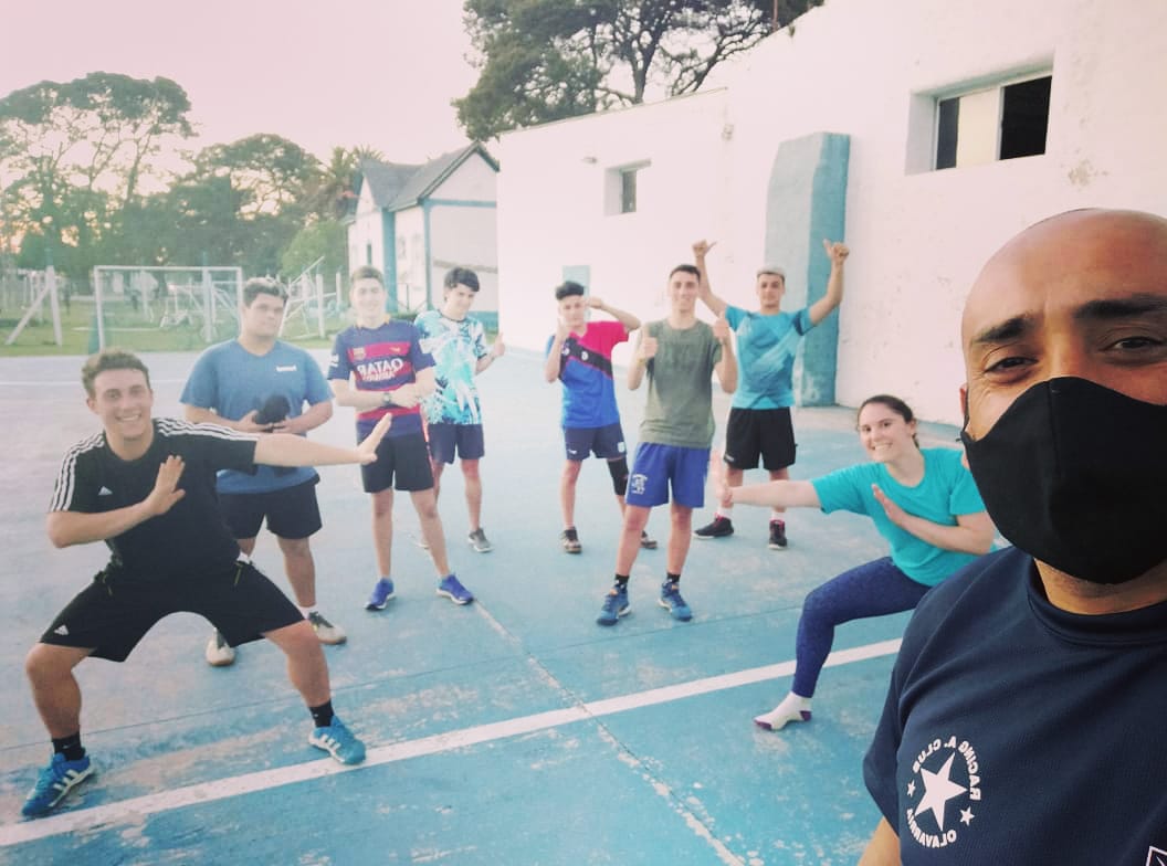 HandOlava's tweet photo. Que lindo disfrutar de esto! #RacingHandball https://t.co/4yhMgCd7E9