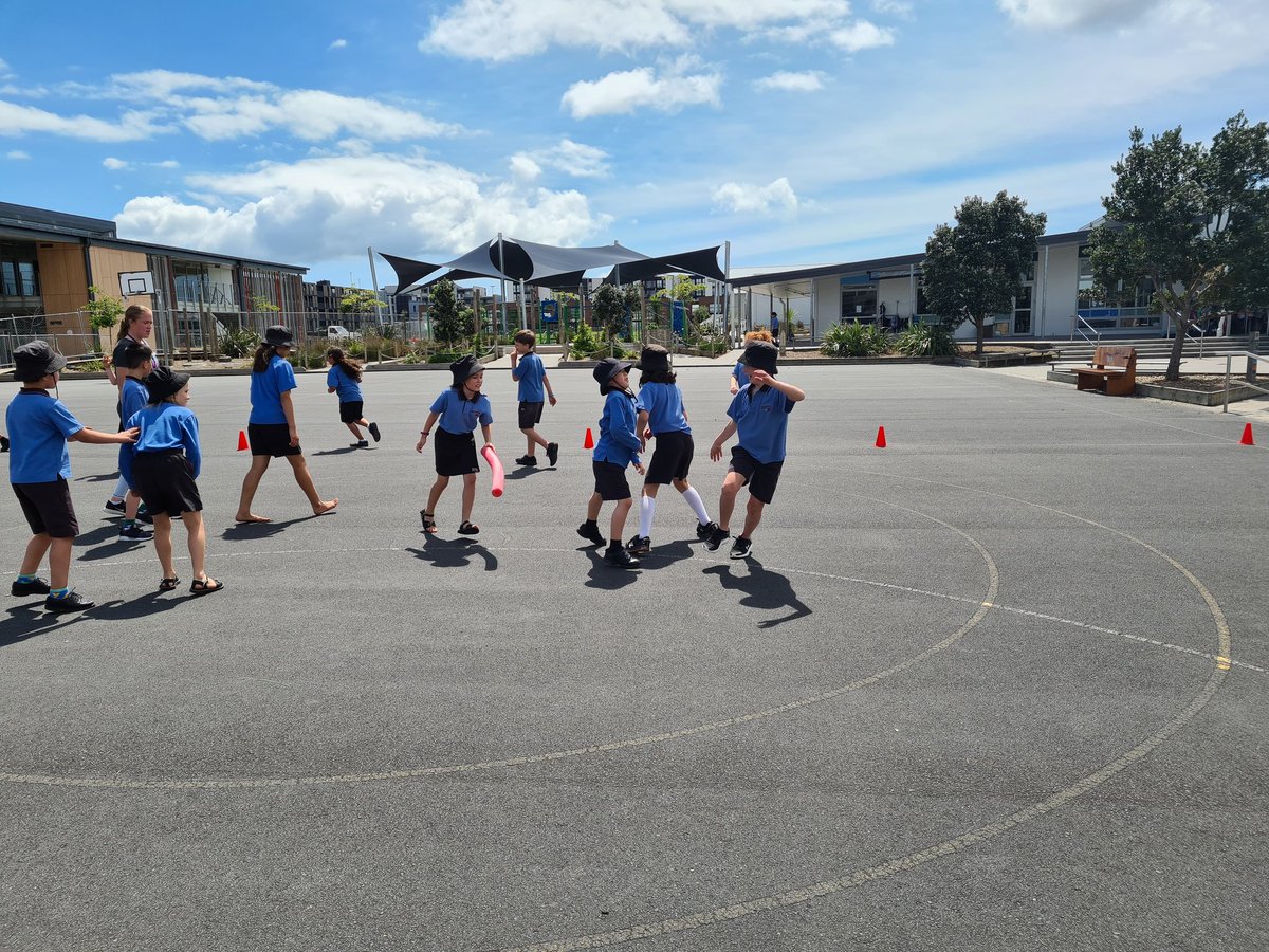 nicole_m_walsh's tweet photo. Hub 8 spending a beautiful day participating in some Kiwisport!!! @StonefieldsSch @nardiaturner @Jane_norman23 #SFSBOBT https://t.co/Yuz5h4byIZ