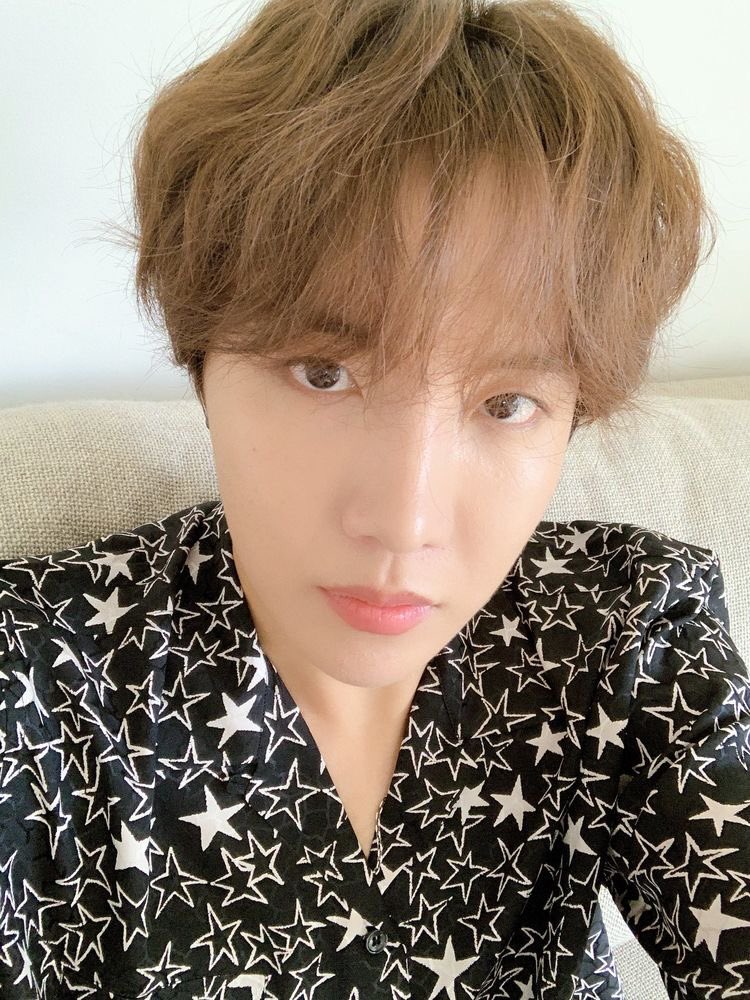 YanniWorld_twt's tweet photo. 🖇 •📲. ⃗. @ #Yannick • updᥲtᥱ: #️⃣ : #DANGERWMAMO + #MAMODEBUT 

Obviamente no me podía perder el debut de mi más querido amigo. Te traje sushi y mucho amor para tu gran día. Te amo Mamo, más vale me dediques un saludo en el stage https://t.co/5dWuS0UIlU