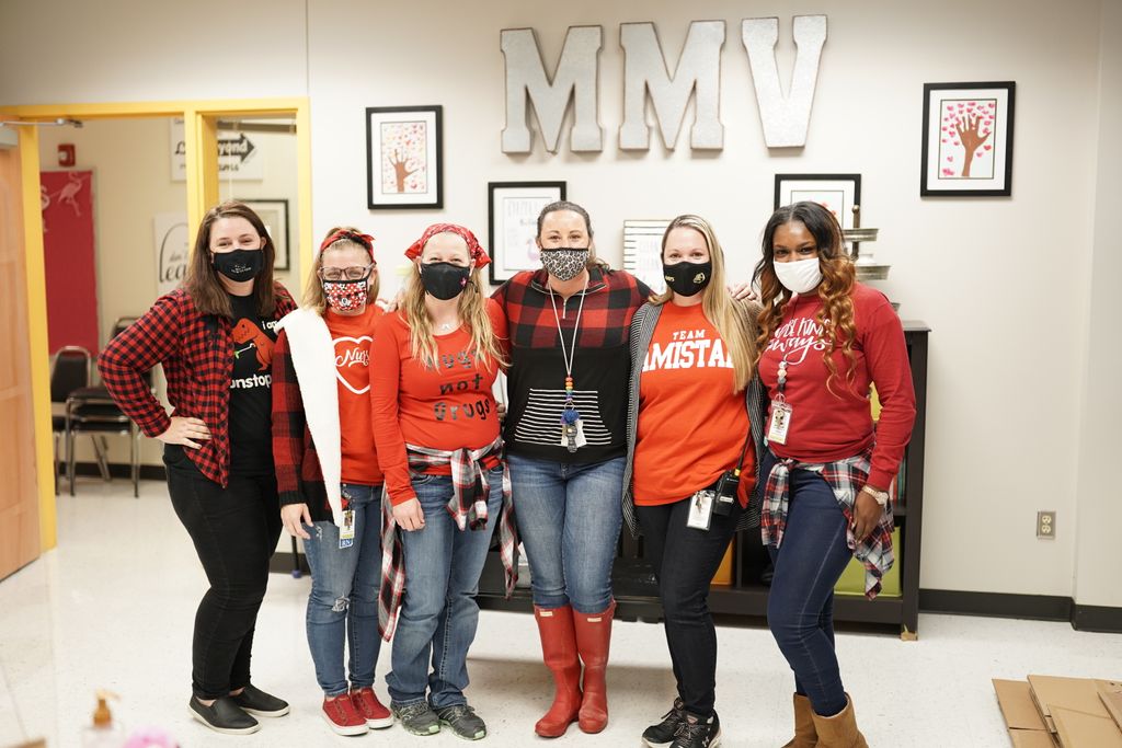 RoyseCityISD's tweet photo. Our schools are participating in Red Ribbon Week. This is an annual alcohol, tobacco an dother drug and violence prevention awareness campaign. MMV Elementary sported red to school today to kick off the event. #RCISDJoy #CherryBrave https://t.co/6dGuYftn3l