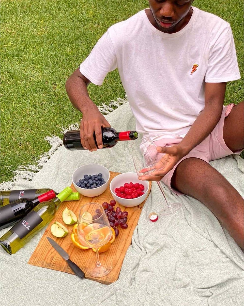 ThandoWinery's tweet photo. Our cups make that glasses overfloweth with @ivenmab

Love sealed &amp; delivered. 🍷❤️

#tasteexperiencedrinklove #thandowinery #loveinabottle #buylocal #proudlysouthafrican #tastelove #SouthAfrica #MondayMood https://t.co/cqsfwZrO5a
