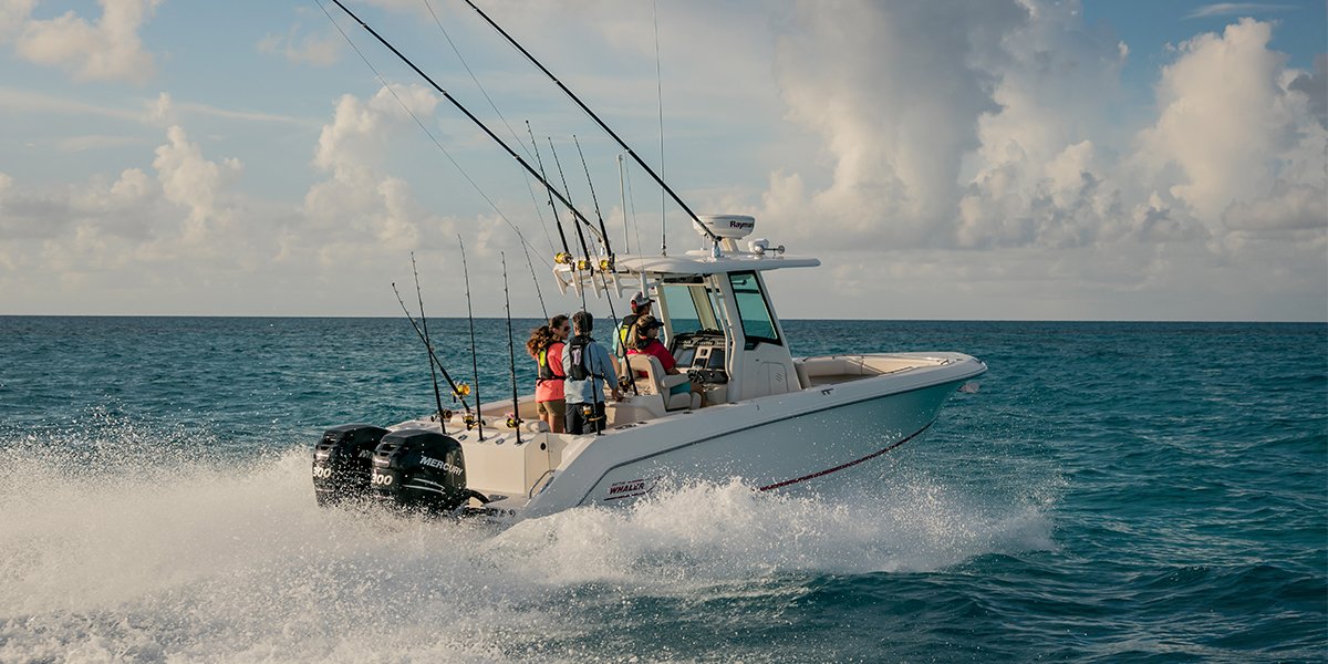 Boston_Whaler's tweet photo. With ample space for fighting fish and fighting boredom, the #280Outrage is a go-to for all-day excitement. https://t.co/bYdzfw5urU #whalermodelmonday https://t.co/k3d1acnamO