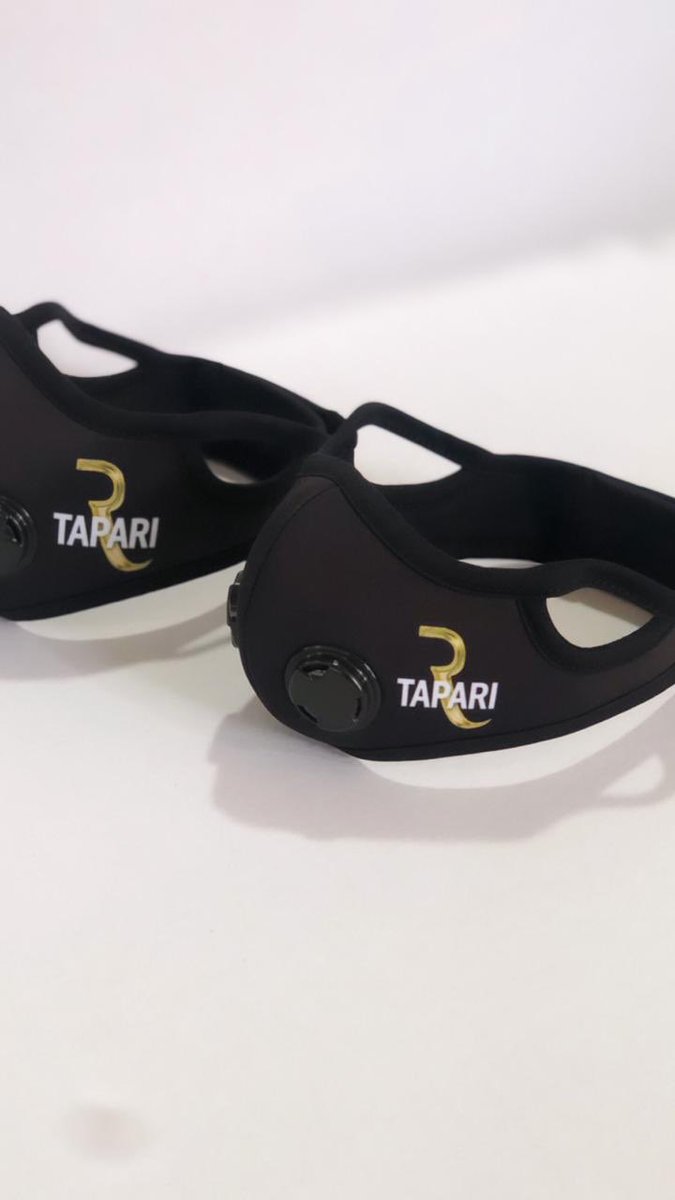 RTapari's tweet photo. Muchas Gracias @masbar.arg por los nuevos tapabocas para todo el STAFF. Súper cómodos y con válvula para respirar!!! @lurangopro
.
.
#tapabocas #tapabocastapariband #rodrigotapari #tapariband #2020 #proteccion #covid_19 https://t.co/aSsPmj3k5U