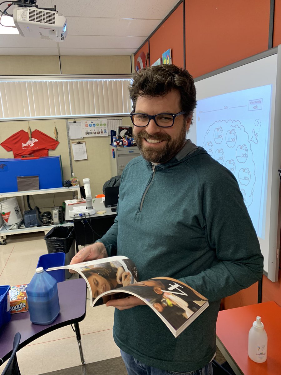 jess_bonin's tweet photo. Drop Everything And Read was today to celebrate Canadian School Libraries. Our staff is fantastic and all 400 students were reading all over the school.  @lpicton @bctla @BCTLA_DEAR @SD57PG https://t.co/fzsKpXLnWf