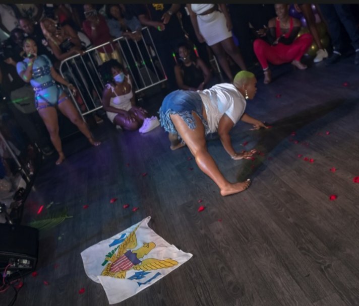 DanaeMiAmor's tweet photo. TBH I ain't watch the video of me dancing on stage for Shensea yet so when I do (and when I know for sure I did as good as I think I did 😂) THEN I'll post. Until then here's a lil something.... https://t.co/pFu5i3h9ZW