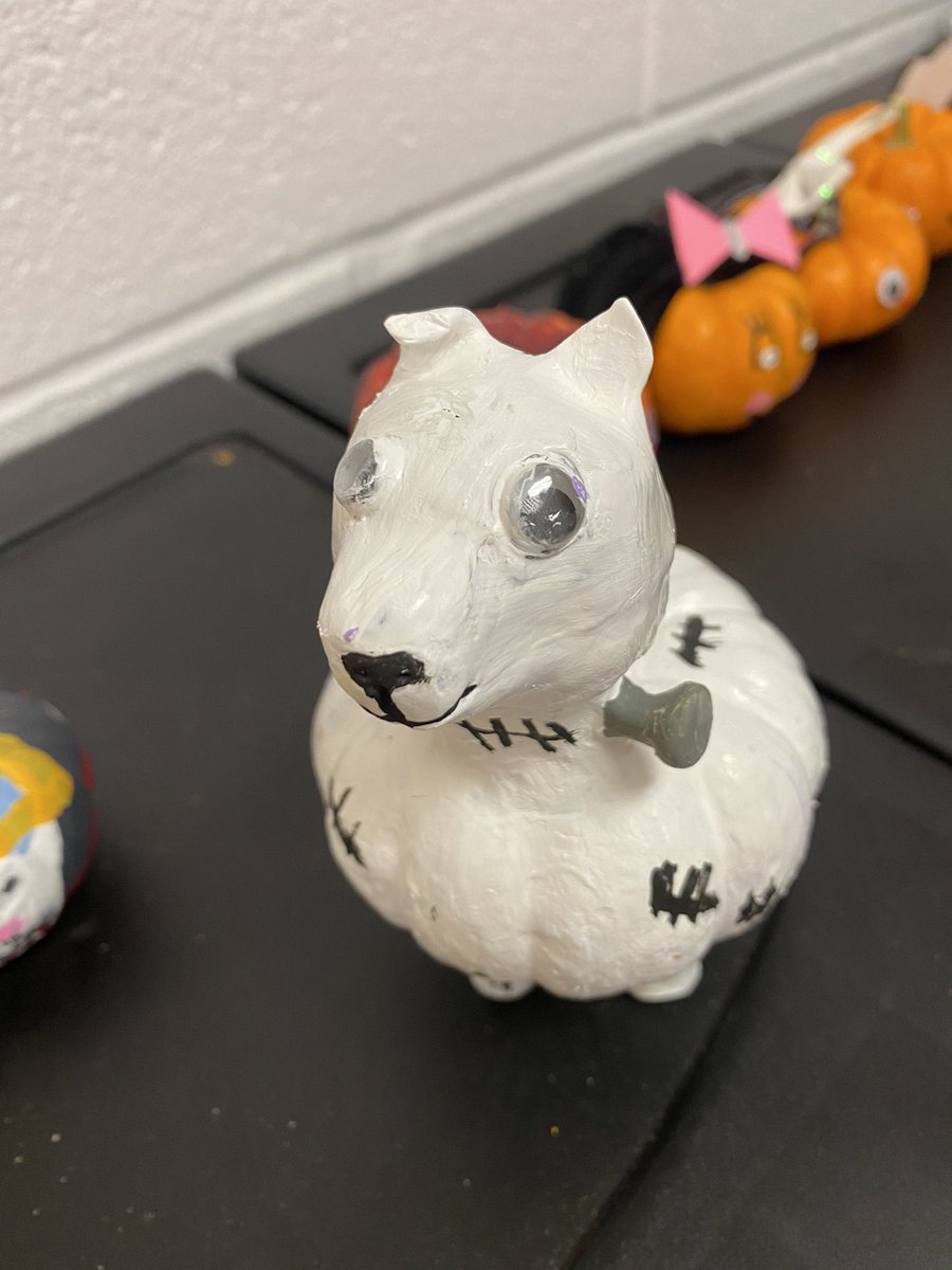 MsAshlynnsClass's tweet photo. Some artistic pumpkins the third graders designed. They did such a fantastic job! Ms. Ashlynn was is so proud of them! @WKUCEBS @WKUmartin @JHCcardinals https://t.co/gM2mdBFJC8