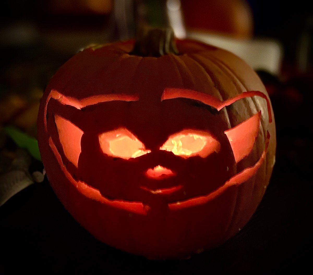 Pumpkin carving success! 🎃 🌟 

#hamfam #babyyoda #Halloween2020 <a href="/Lin_Manuel/">Lin-Manuel Miranda</a> <a href="/HamiltonMusical/">Hamilton</a>