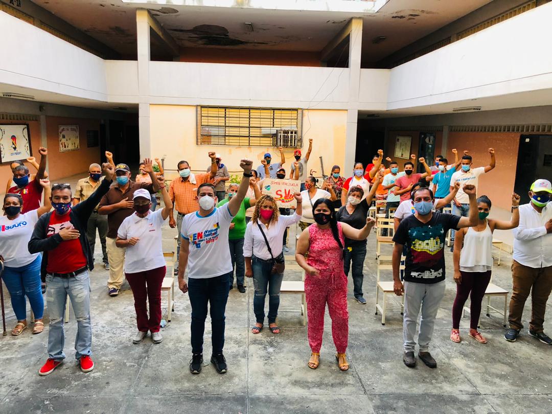 Desde el municipio Páez estamos organizados para la victoria Popular del #6Dic. #Hoy juramentamos a las UBCH Liceo 5 de y Levy Mora #VenVamosJuntos
#CuarentenaRadicalEficaz
@NicolasMaduro
@rafaelcalles
@taniapsuv
@PartidoPSUV
@LGConstituyente https://t.co/4DqXohZ76N