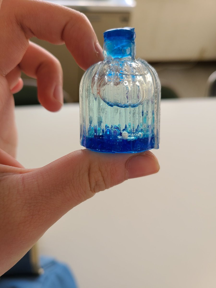 黒猫のサフィー 新しく購入した立体香水瓶のモールドで早速作ってみました 中にハーバリウムオイルとビーズ等を入れて中身が動くようにしたかったんですが 中でビースト等が固まってほとんど動かない 私毎回こういうの失敗してる気が 黒猫のサフィー 新しく購入した立体香水瓶のモールドで早速作ってみました 中にハーバリウムオイルとビーズ等を入れて中身が動くようにしたかったんですが 中でビースト等が固まってほとんど動かない 私毎回こういうの失敗してる気が