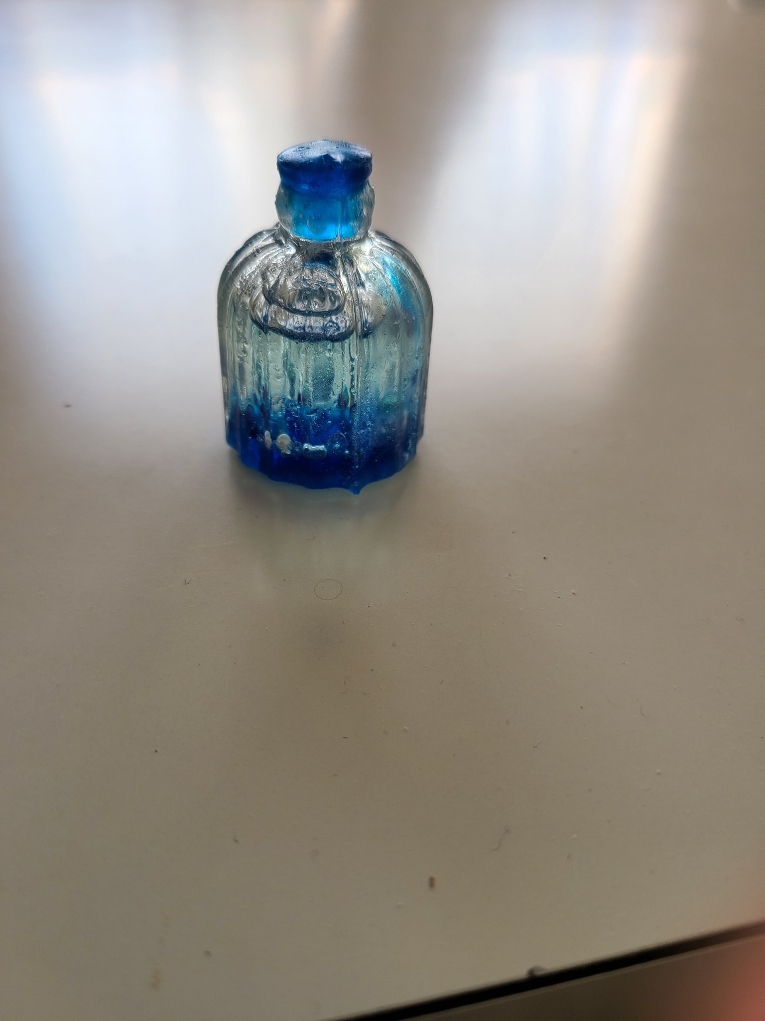 黒猫のサフィー 新しく購入した立体香水瓶のモールドで早速作ってみました 中にハーバリウムオイルとビーズ等を入れて中身が動くようにしたかったんですが 中でビースト等が固まってほとんど動かない 私毎回こういうの失敗してる気が 黒猫のサフィー 新しく購入した立体香水瓶のモールドで早速作ってみました 中にハーバリウムオイルとビーズ等を入れて中身が動くようにしたかったんですが 中でビースト等が固まってほとんど動かない 私毎回こういうの失敗してる気が