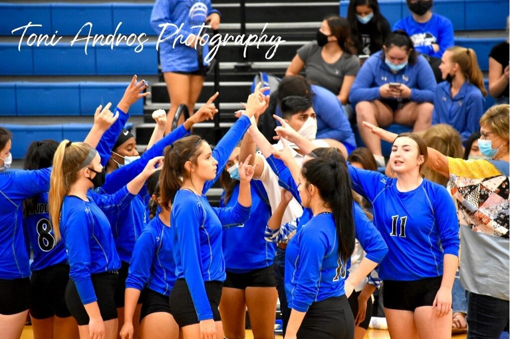 ElishaKentner's tweet photo. Your Maidens are going to PLAYOFFS with a 4 set win against Levelland!!! @CoachLVasquez @sa_lakeviewHS https://t.co/BePavIg7Or