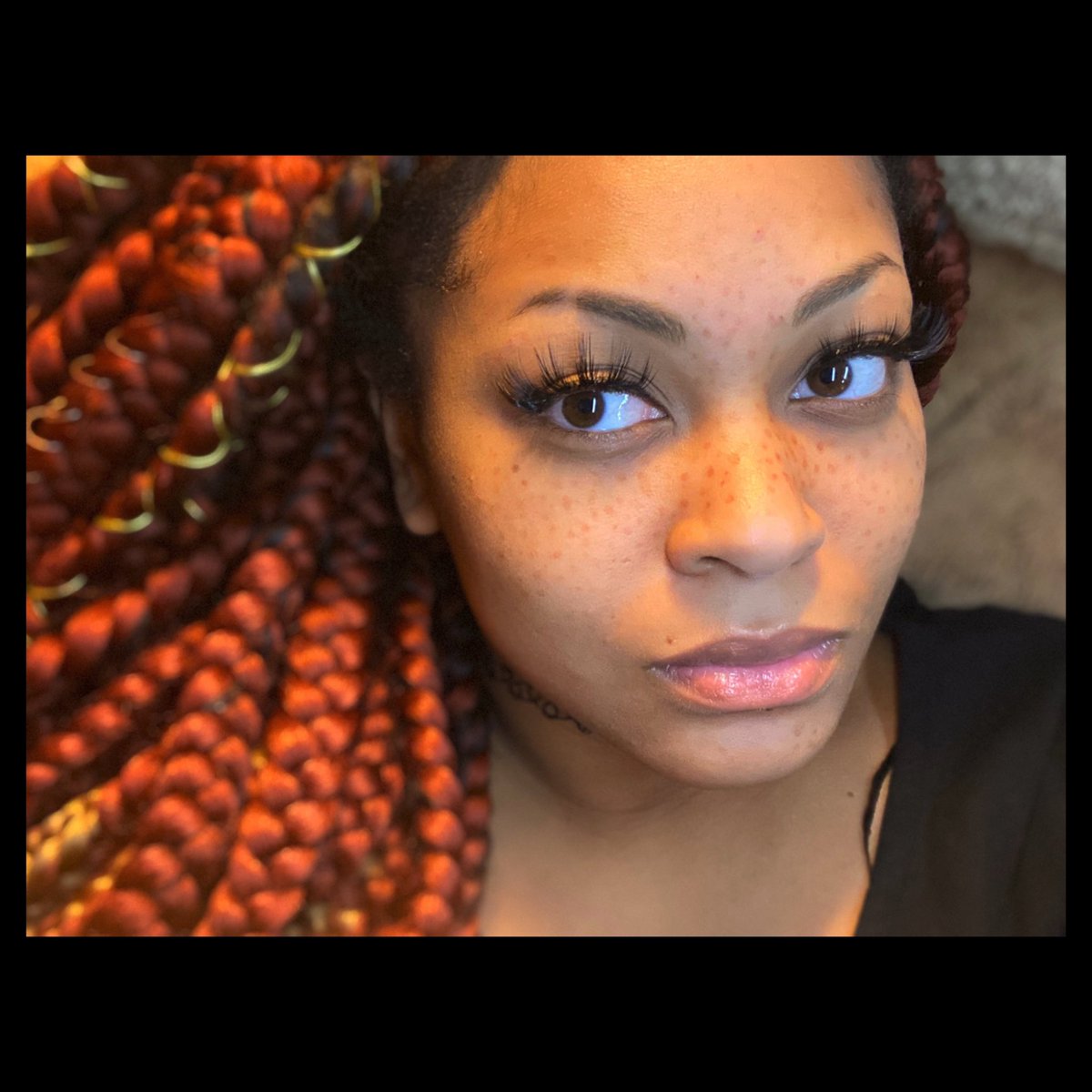 ang3l_bon3s's tweet photo. My new lashes ❤️ like ‘em?
#lashes #braids #braidgang #freckles #mixedgirl #blackgirl #dominicangirl #gamergirl #afrolatina #latina #copperbraids #beatifulgirls #simplemakeup #justlashes https://t.co/p48xhTsdcI