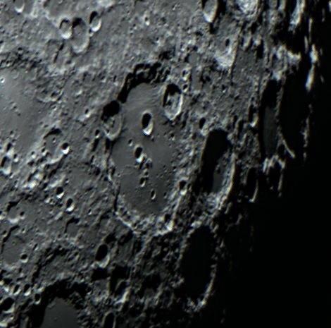Picture of lunar crater Clavius I took a few years ago. Sharing again because of water there or something 😃 #astronomy #Lunarwater #Moon https://t.co/NmrdJr4iIZ