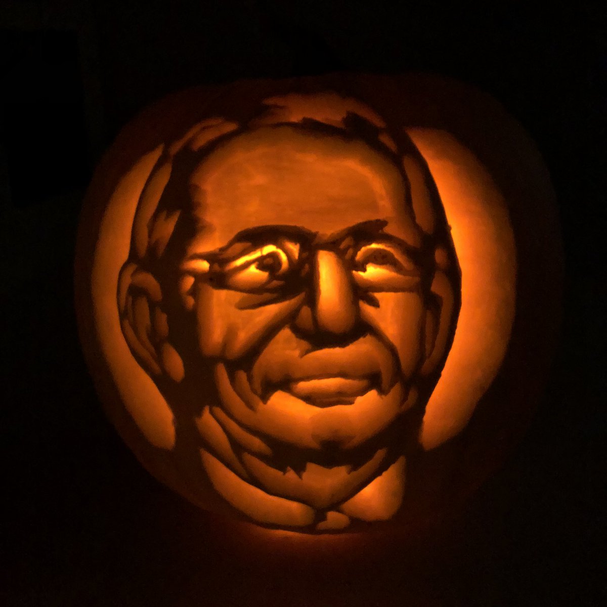 simonschooling's tweet photo. My science-themed 🎃 for our Science Alliance competition @AHC_news (carved by my husband). Highlighting one of the best and brightest during this pandemic. What do you think, @NIAIDNews? #fauci #cornellalum #pumpkincarving https://t.co/8qtz1VxfsW